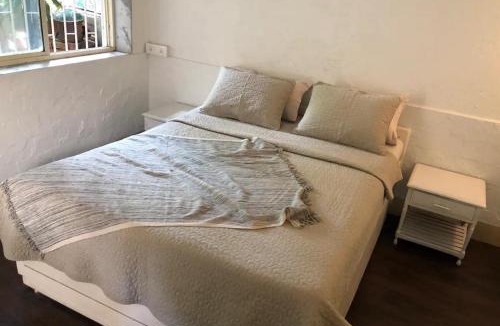 Vile Parle Apartment | Cosy studio at Delphi bungalow