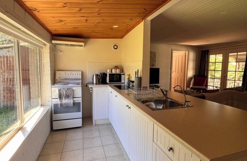 Wollombi House | Cottage 2 close to 4 wedding venues and town centre