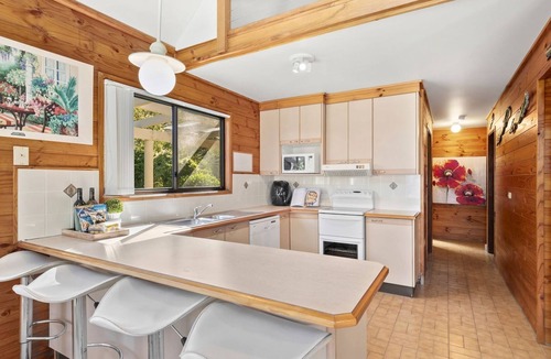 Boambee Cottage | Cottage on Boambee - Charming 3-bed cottage