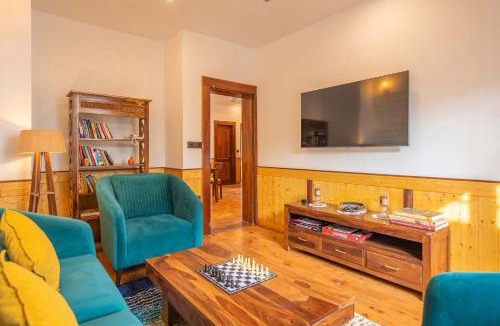 Bhimtal Villa | Cottage On The Lake by VEO - Part of StayVista