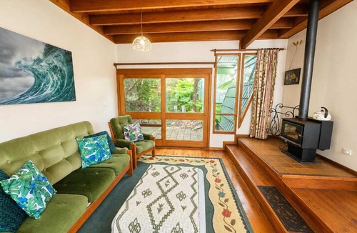 Burrill Lake House | Cottage on the Lake - peaceful Burrill Lake escape