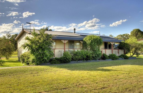 Lovedale Cottage | Cottages on Lovedale - No. 2 - 3 bedroom, 2 bathroom cottage in wonderful Lovedale location