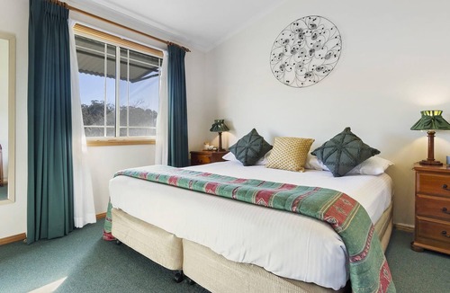 Lovedale Cottage | Cottages on Lovedale - No. 2 (2 bedroom) - 2 bedroom, 2 bathroom cottage in convenient Lovedale location