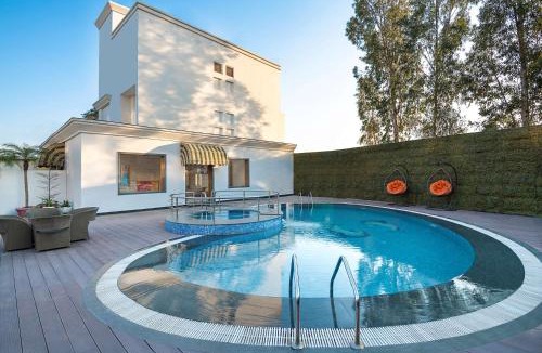 Zirakpur Hotel | Country Inn & Suites by Radisson Chandigarh Zirakpur
