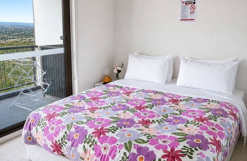 Sydney Olympic Park Apartment | Cozy apartment Sydney Olympic Park free parking 03