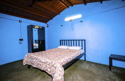 Satara Hotel | Cozy Basic Room in A Picturesque Wada 10