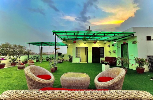 Fatehabad Road Bed & Breakfast | Cozy Bed and Breakfast- 9 min walk from Taj Mahal