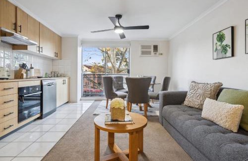 Crows Nest Apartment | Cozy Retreat with Balcony in Crows Nest