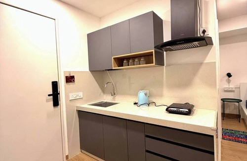 Viman Nagar Apartment | Cozy Studio near Airport/Symbiosis Work-Friendly