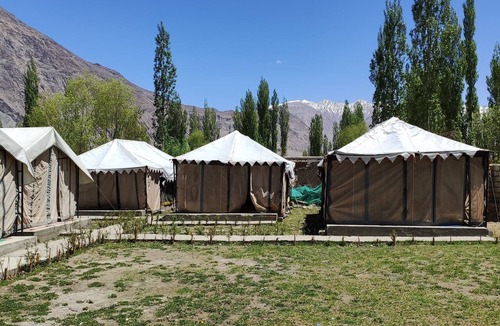 Hunder House | Cozy tents and huts surrounded by the mountains and nearby to riverside Nubra.
