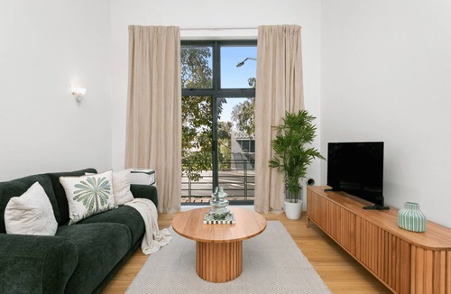 Cremorne Apartment | Cremorne- GA110 Macpherson St - Loft Style Apartment Close to Everything