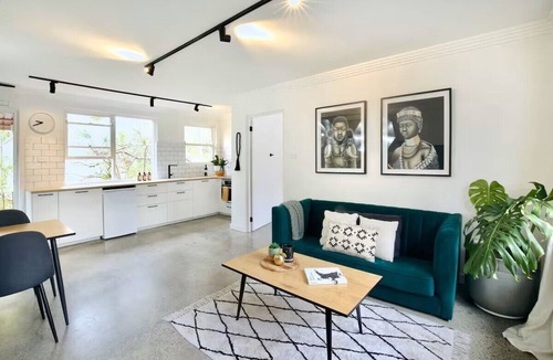 Cronulla House | Cronulla Coastal 1BR – Steps to the Ocean U3