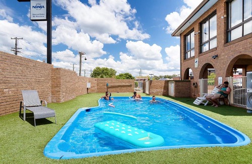 Cessnock Hotel | Cumberland Motor Inn