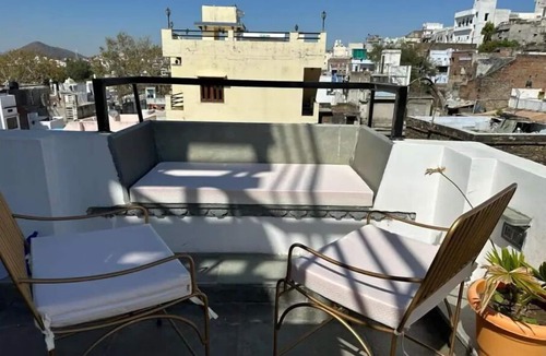 Udaipur City Centre House | Dakhsina haveli heritage Deluxe room