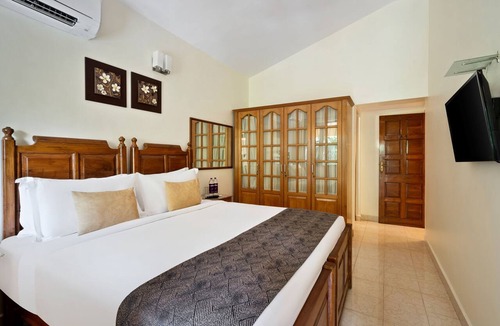 Candolim Hotel | De Mandarin Beach Resort Suites & Villas