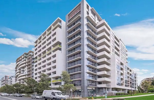Mascot Apartment | Delightful 3-bedroom apartment with AC in Mascot
