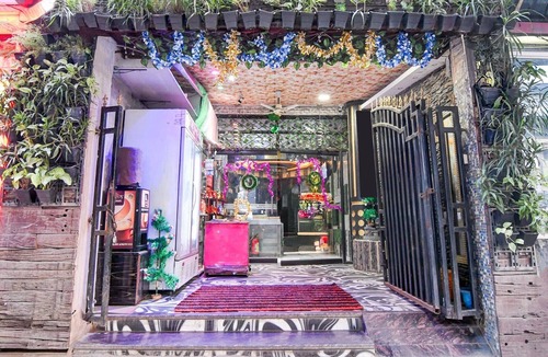 Ballygunge House | Deluxe Circus Avenue Road Hotel Rockstar