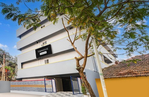 Rajahmundry House | Deluxe Hotel Lorven