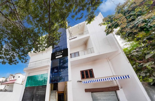 Indira Nagar House | Deluxe OYO Govind Vihar Matiyari Saffron