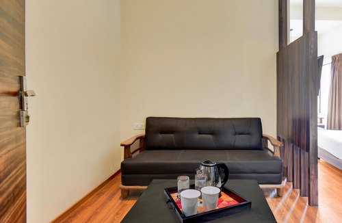 Pune House | Deluxe Popular Hotel