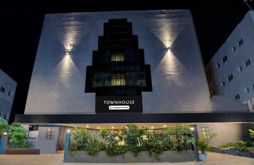 Lakdi Ka Pul House | Deluxe Super Townhouse Lakdikapul