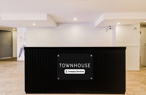 Lakdi Ka Pul House | Deluxe Super Townhouse Lakdikapul