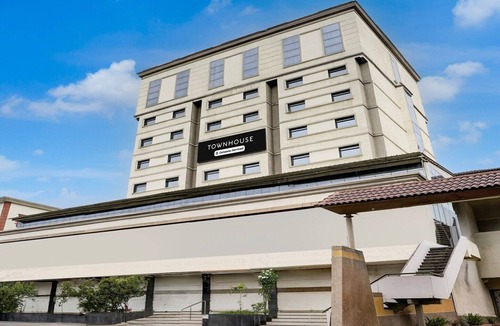 Anand House | Deluxe Townhouse Anand Hotel The Maison
