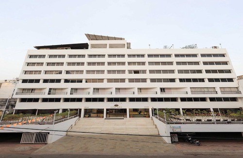 Sayajiganj House | Deluxe Twin Bed at Palette Hotel Surya Vadodara