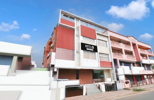 MVP Colony House | Deluxe With Twin Bed Lotus Park Hotel