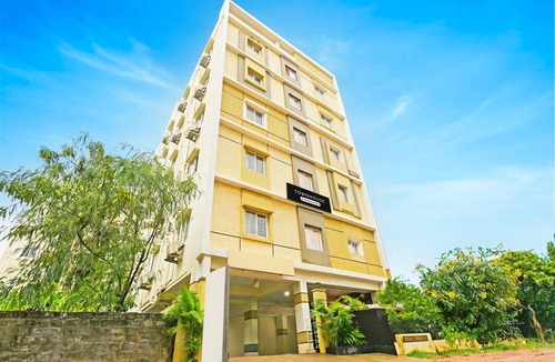 Kondapur House | Deluxe with Twin BedRrr Inn