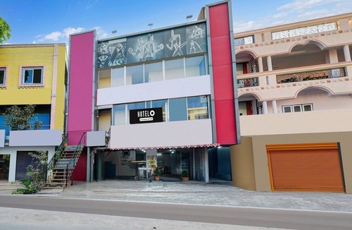 Hyderabad House | DeluxeAAYUSH STAY INN