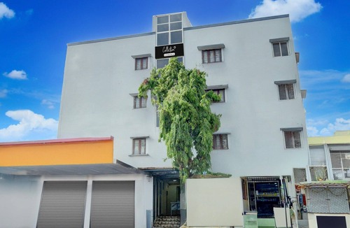 Hyderabad House | DeluxeCollection O Kothapet Near Omini Hospital