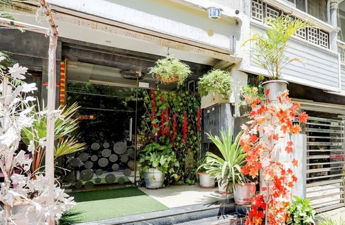 Bhopal House | DeluxeEasy Stay