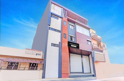 Indore House | DeluxeHotel Grand Vista