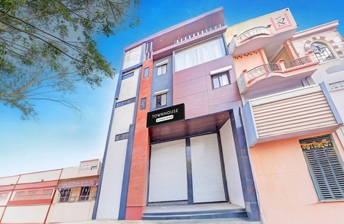 Indore House | DeluxeHotel Grand Vista