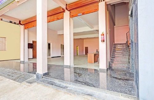 Vijayawada House | DeluxeHotel Sri vihaan premium ROOMS