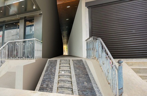 Hyderabad House | DeluxeTownhouse Oak Owaisi Hospital