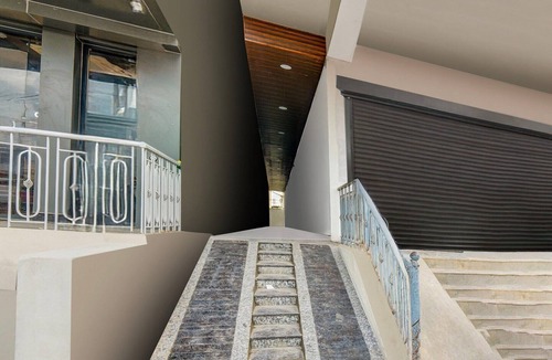 Hyderabad House | DeluxeTownhouse Oak Owaisi Hospital