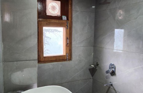 Theog Bed & Breakfast | Deodar Bliss-Kufri Hill View Retreat