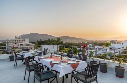 Shavri Colony Hotel | Dev Villa