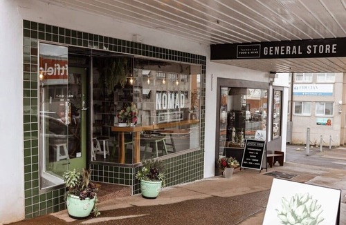 Devonport Apartment | Devonport Loft Apartment: A/C Great Location!