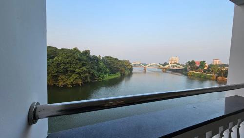 Aluva Bed & Breakfast | Dew River Castle Lake View Stay Aluva Cochin