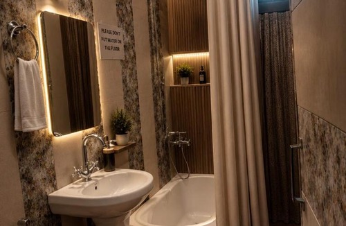 Dal Lake Hotel | Dilnaaz Group Of Houseboats
