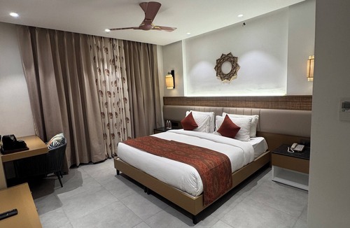 Sirala Hotel | Divine OAK Stay