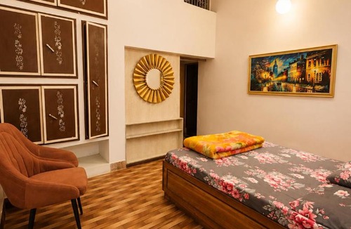 Jhusi Bed & Breakfast | Divine Solace GF1 Stay near Kumbh Mela