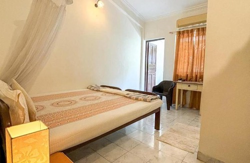 Candolim Hotel | Dmellos Sea View Home