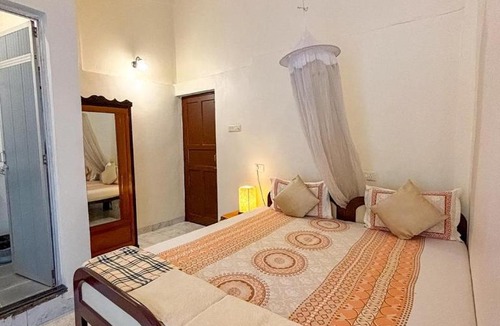 Candolim Hotel | Dmellos Sea View Home