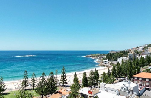 Coogee Apartment | Dog Friendly Apartment in Mad Monkey Hostel, Coogee Beach