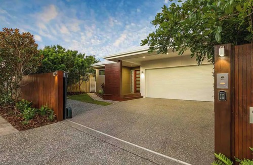 Casuarina House | Dreamy Beachfront Retreat! Perfect for families & couples to escape.