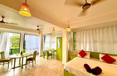 Morjim Hotel | Dreamy vibe Stays